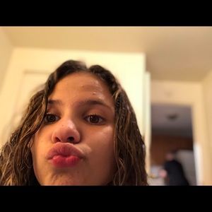 Meet your Posher, Mia